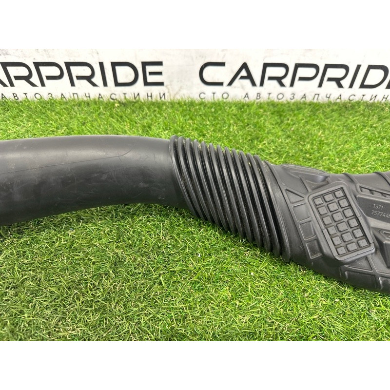 Патрубок воздушного фильтра (впускная система) BMW X5 E70 2013-2015 3.0 13717577446