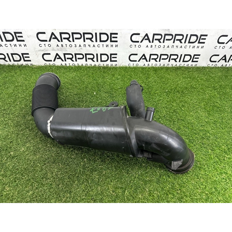 Патрубок воздушного фильтра (впускная система) BMW X1 F48 2016 2.0 B46B20 13717619268