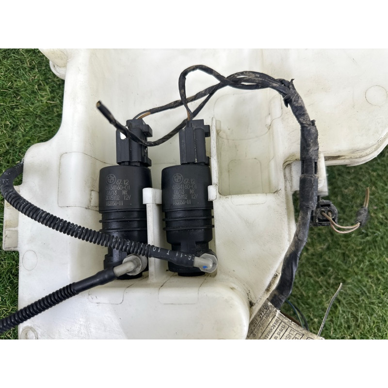 Бачок омывателя (кузов и элементы) BMW X5 E70 2013-2015 3.0 61667162588
