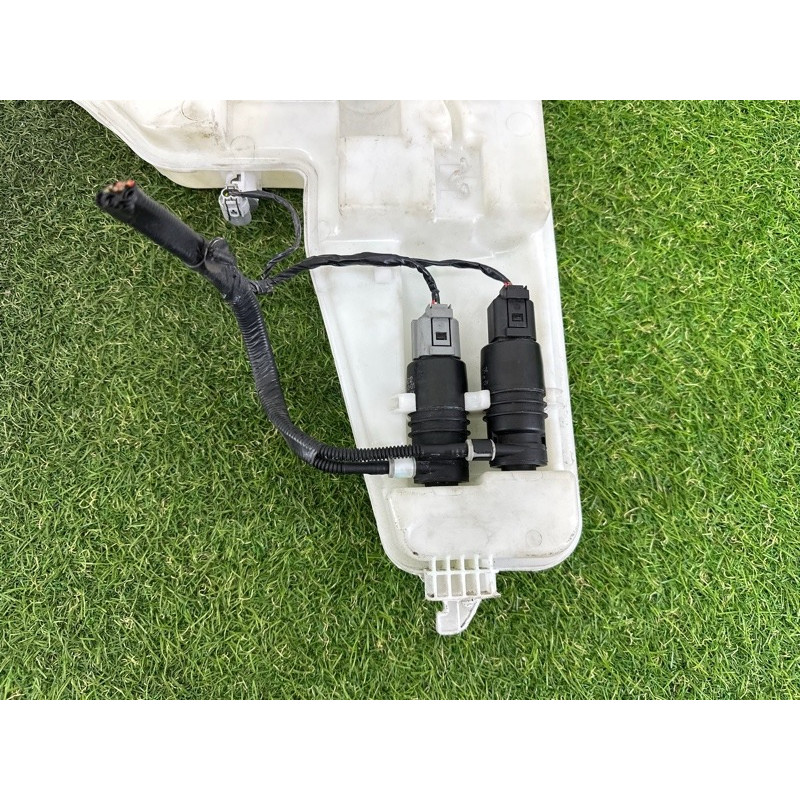 Бачок омывателя (кузов и элементы) BMW X3 F25 2013 3.0 N55B30 61667255827