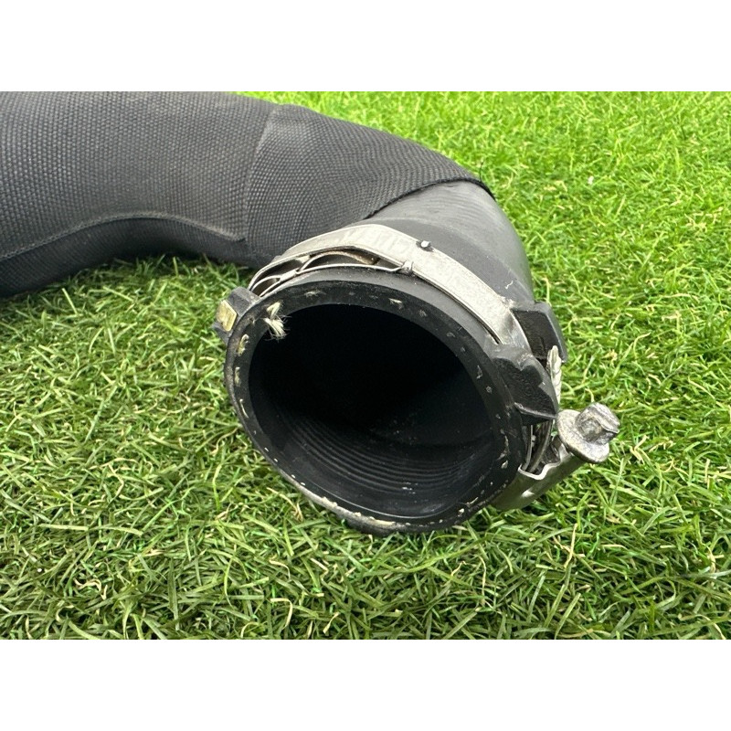 Патрубок интеркулера (двигатель и элементы) AUDI A4 B8 2012 2.0 CAEB 8K0145738M