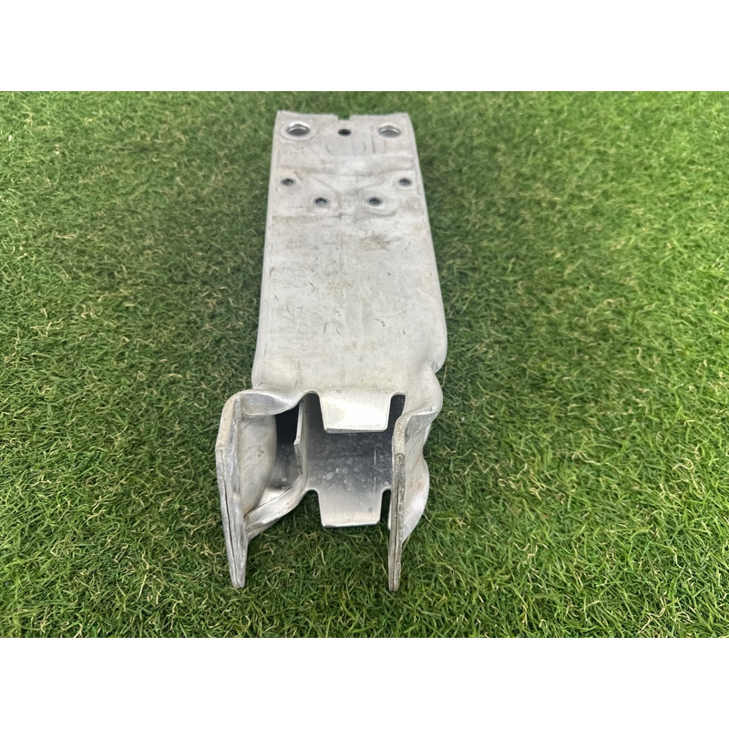 Кронштейн усилителя бампера (стекла и зеркала) BMW X1 F48 2016 2.0 B46B20 51117406388