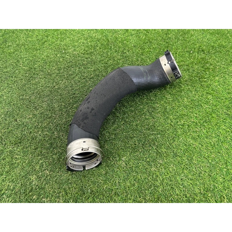 Патрубок интеркулера (двигатель и элементы) BMW X1 F48 2016 2.0 B46B20 13717637197