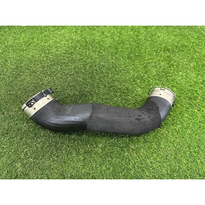 Патрубок интеркулера (двигатель и элементы) BMW X1 F48 2016 2.0 B46B20 13717637197