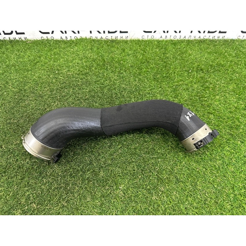 Патрубок интеркулера (двигатель и элементы) BMW X1 F48 2016 2.0 B46B20 13717637197