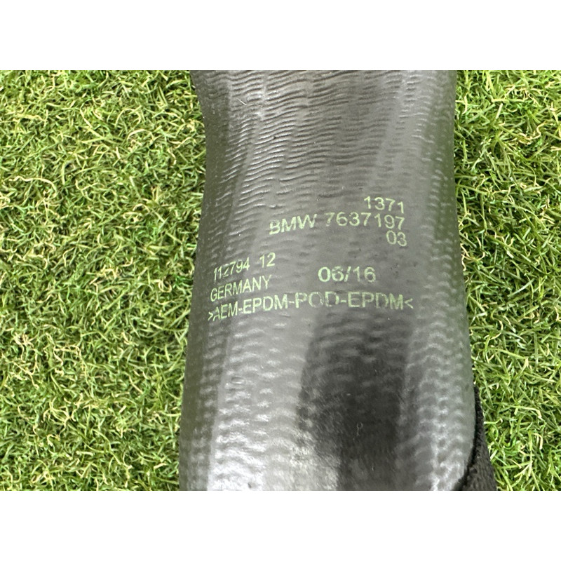 Патрубок интеркулера (двигатель и элементы) BMW X1 F48 2016 2.0 B46B20 13717637197