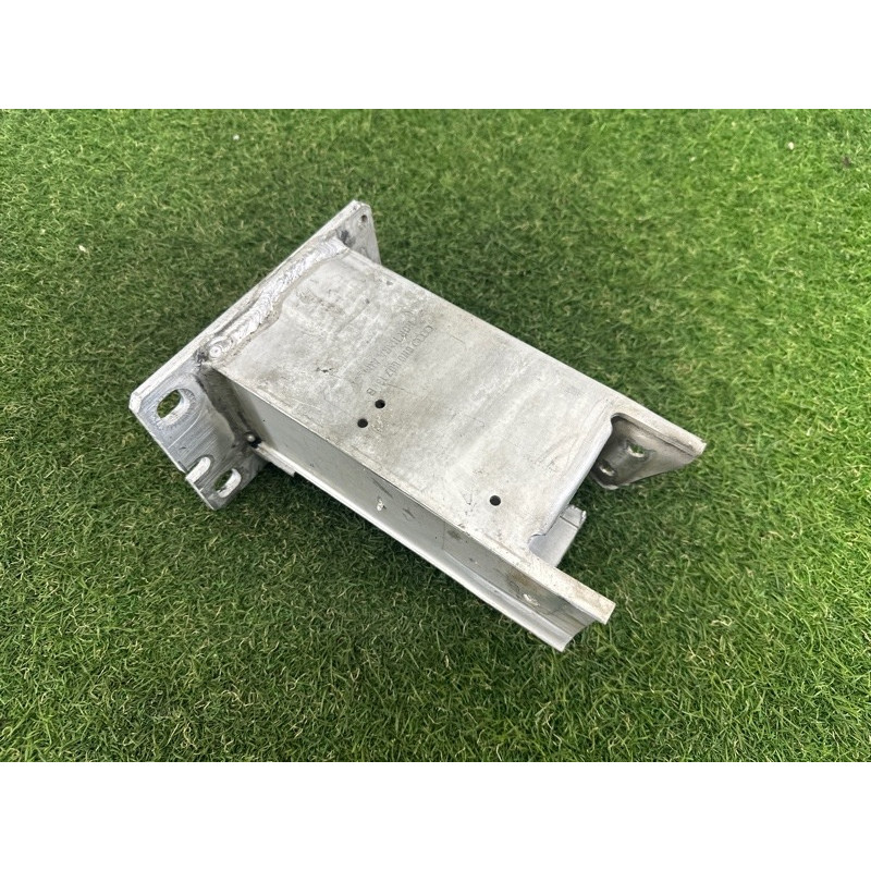 Кронштейн усилителя бампера (стекла и зеркала) AUDI Q5 8R 2012 2.0 CAEB 8R0807134B