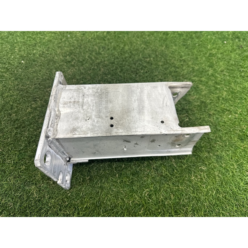 Кронштейн усилителя бампера (стекла и зеркала) AUDI Q5 8R 2012 2.0 CAEB 8R0807134B