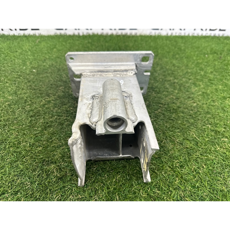 Кронштейн усилителя бампера (стекла и зеркала) AUDI Q5 8R 2012 2.0 CAEB 8R0807134B