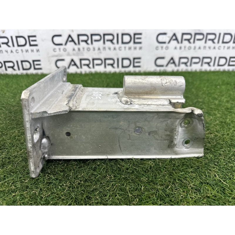 Кронштейн усилителя бампера (стекла и зеркала) AUDI Q5 8R 2012 2.0 CAEB 8R0807134B