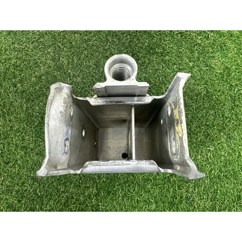 Кронштейн усилителя бампера (стекла и зеркала) AUDI Q5 8R 2012 2.0 CAEB 8R0807134B