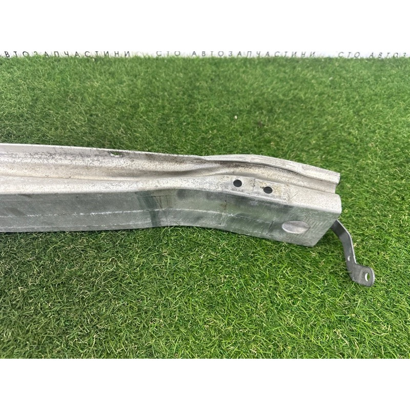 Усилитель бампера (наружные элементы кузова) AUDI A4 B8 2012 2.0 CAEB 8K0807113D