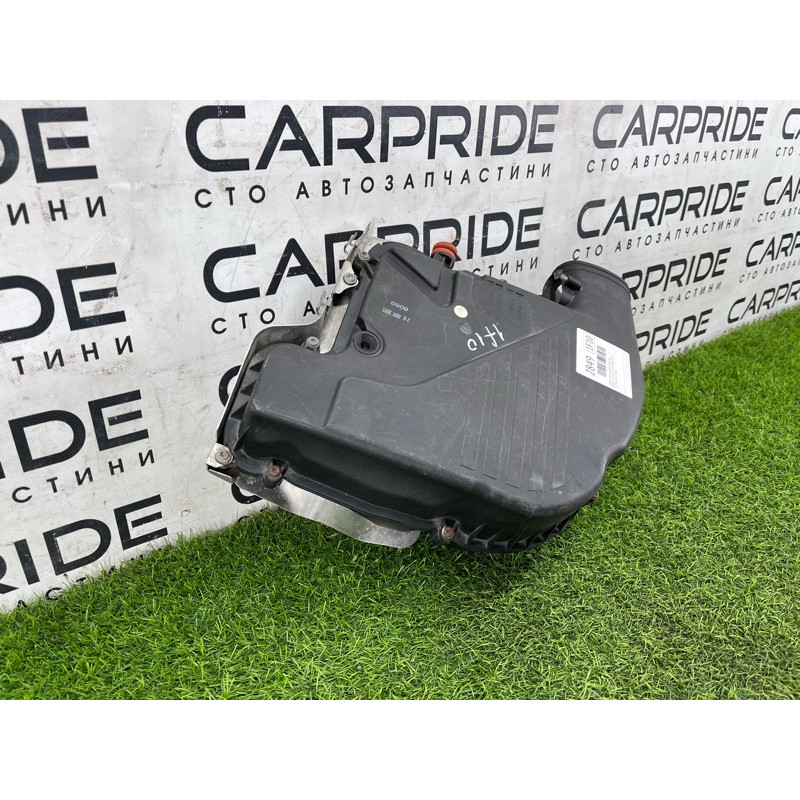 Корпус воздушного фильтра (впускная система) BMW 5-series F10 2013 N63B44 13717577466