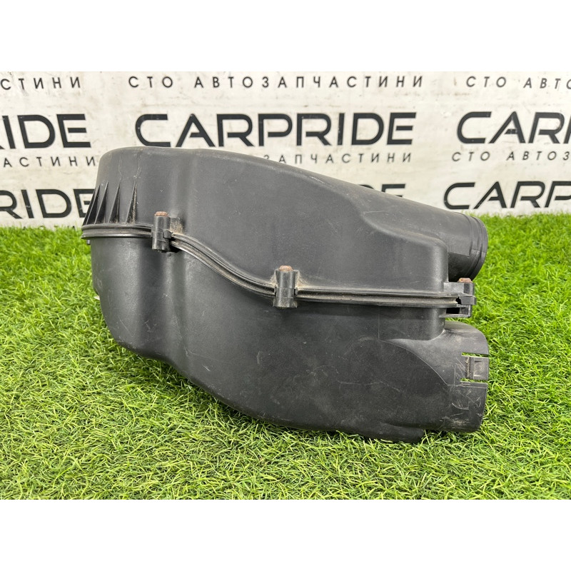 Корпус воздушного фильтра (впускная система) BMW 5-series F10 2013 N63B44 13717577466