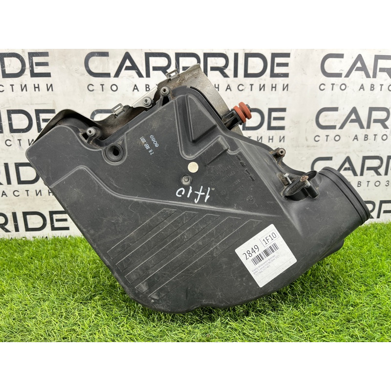 Корпус воздушного фильтра (впускная система) BMW 5-series F10 2013 N63B44 13717577466