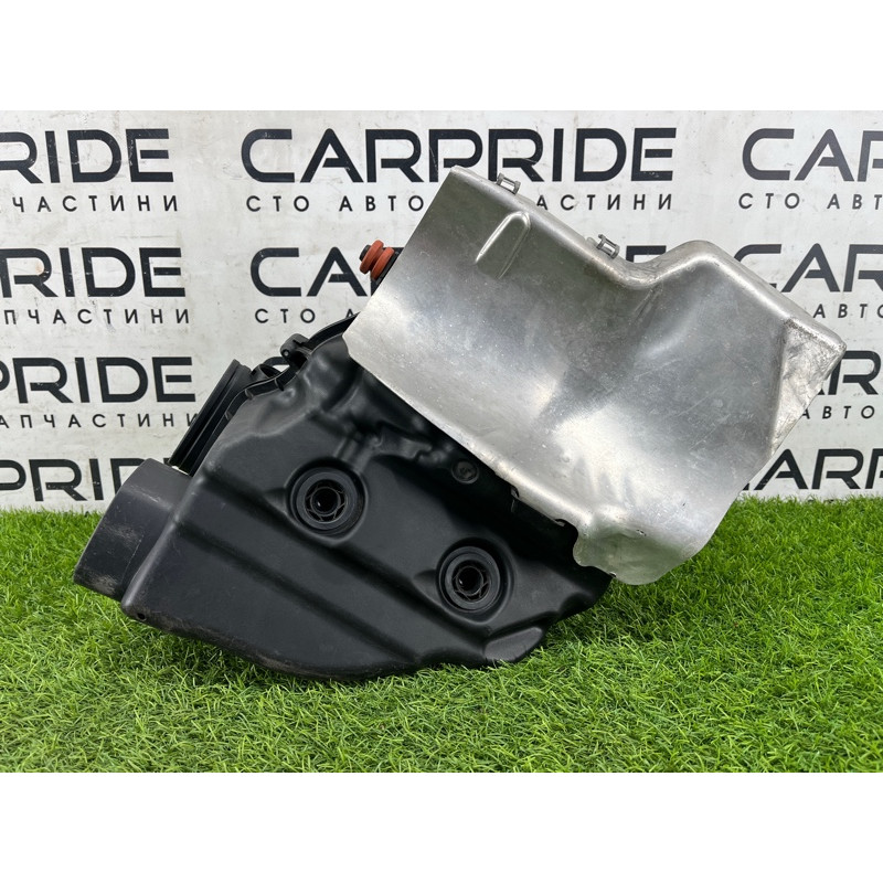 Корпус воздушного фильтра (впускная система) BMW 5-series F10 2013 N63B44 13717577466