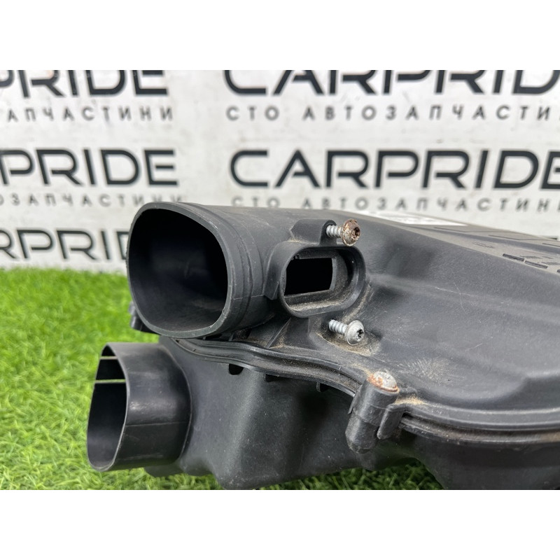 Корпус воздушного фильтра (впускная система) BMW 5-series F10 2013 N63B44 13717577466