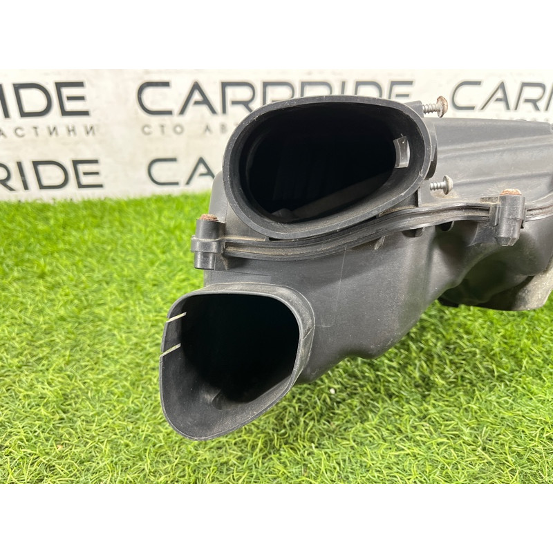 Корпус воздушного фильтра (впускная система) BMW 5-series F10 2013 N63B44 13717577466