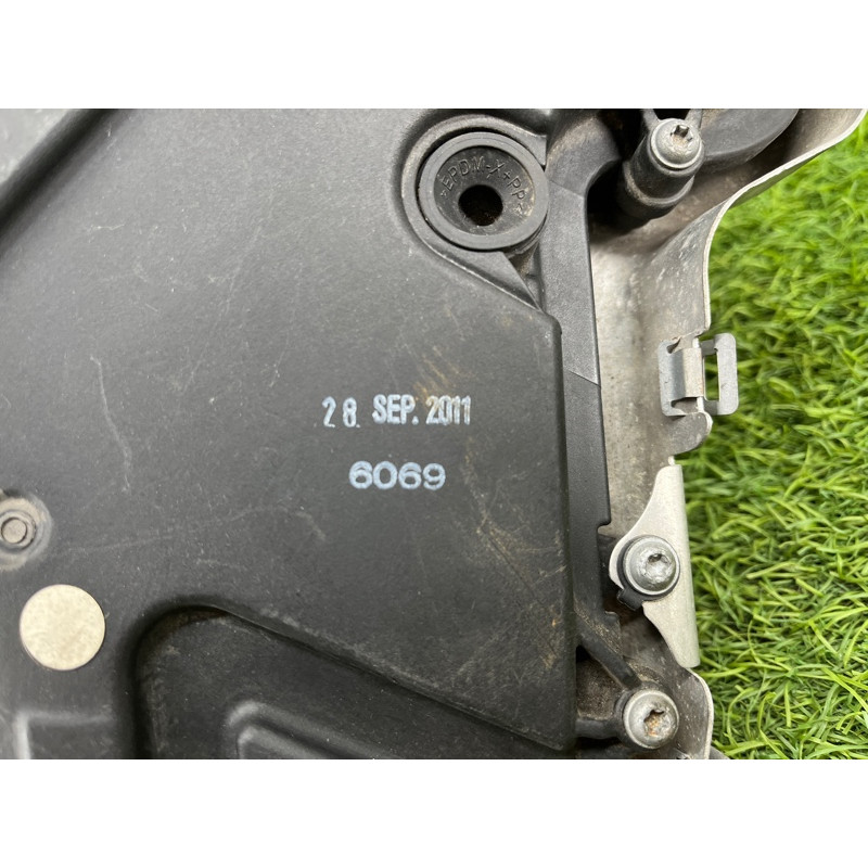 Корпус воздушного фильтра (впускная система) BMW 5-series F10 2013 N63B44 13717577466