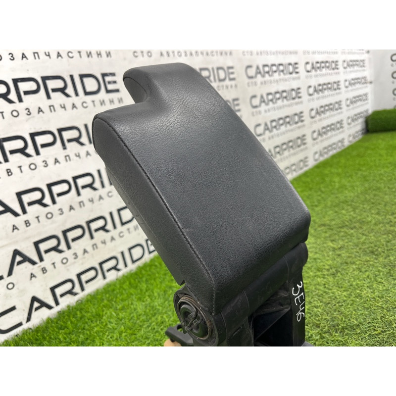 Подлокотник (салон) BMW 3-series E46 1998 M43b18 51168213678