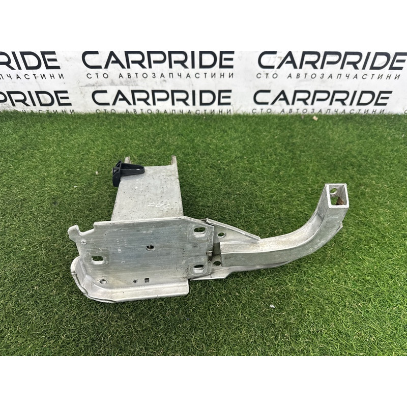 Кронштейн усилителя бампера (стекла и зеркала) AUDI A7 4G 2012 3.0 CGXB 4G0807133F