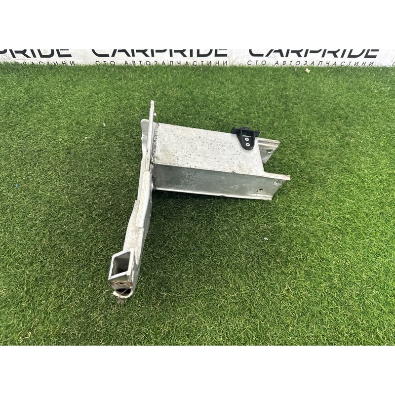 Кронштейн усилителя бампера (стекла и зеркала) AUDI A7 4G 2012 3.0 CGXB 4G0807133F