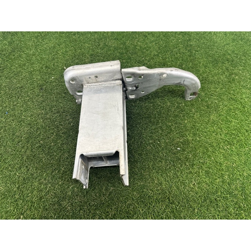 Кронштейн усилителя бампера (стекла и зеркала) AUDI A7 4G 2012 3.0 CGXB 4G0807133F