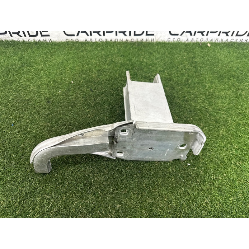 Кронштейн усилителя бампера (стекла и зеркала) AUDI A7 4G 2012 3.0 CGXB 4G0807133F