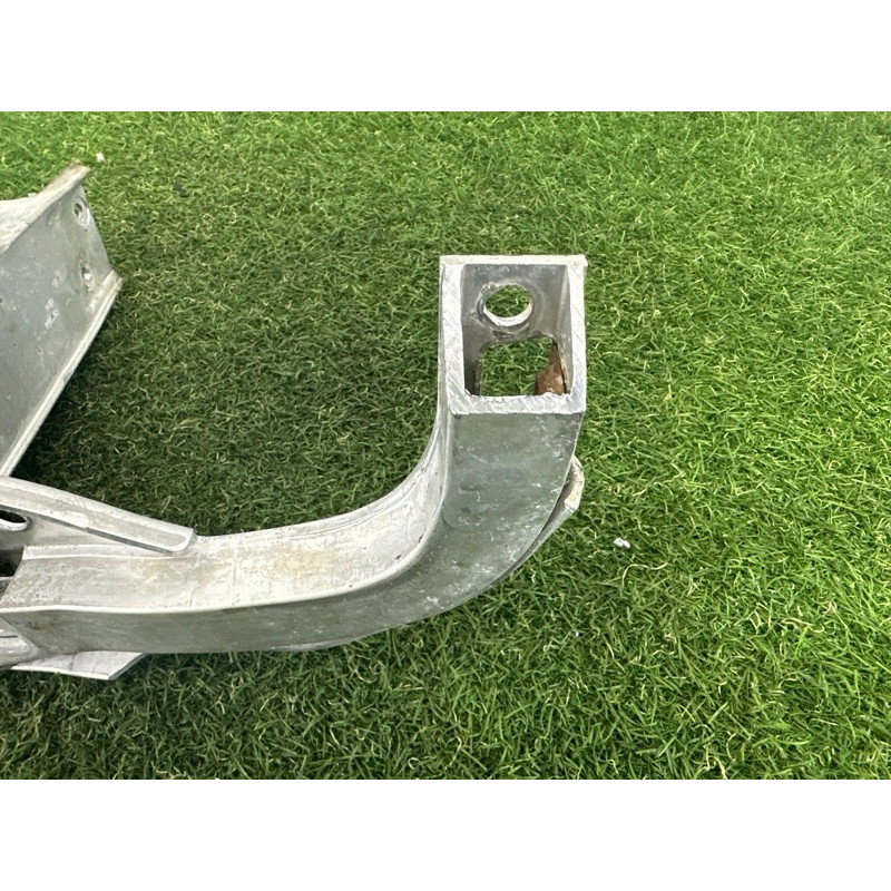 Кронштейн усилителя бампера (стекла и зеркала) AUDI A7 4G 2012 3.0 CGXB 4G0807133F