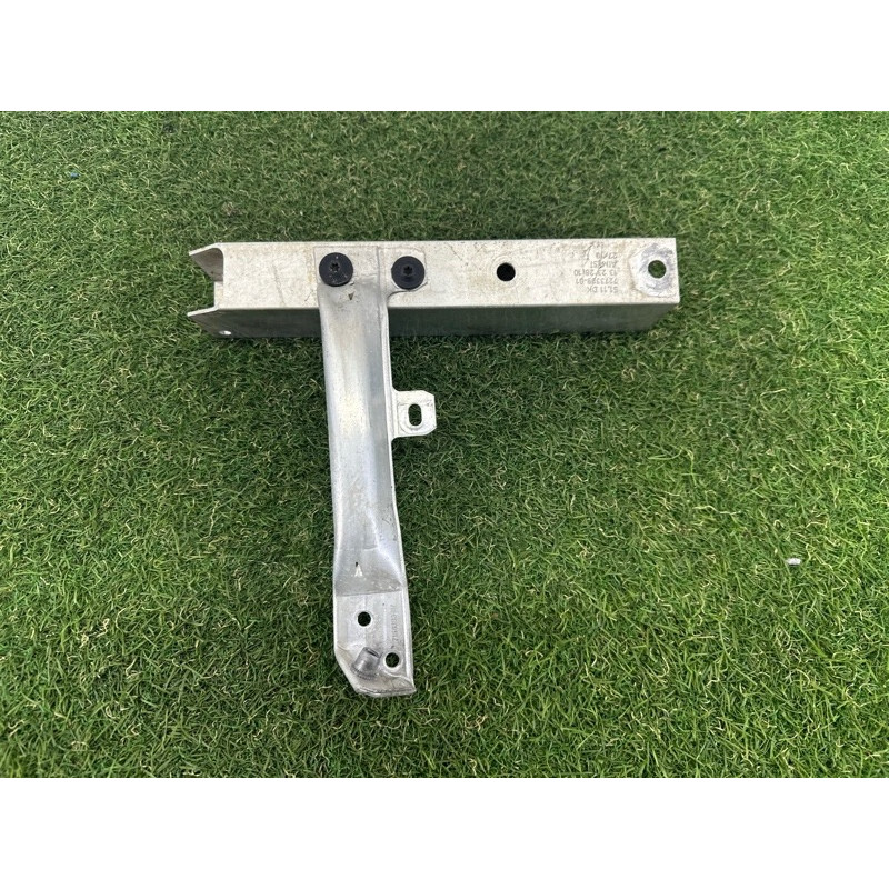 Кронштейн усилителя бампера (стекла и зеркала) BMW 7-series F01 2011 3.0 N54 51117273399