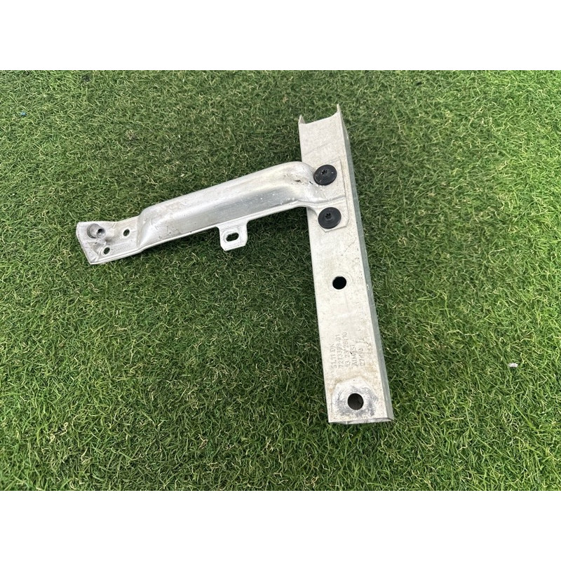 Кронштейн усилителя бампера (стекла и зеркала) BMW 7-series F01 2011 3.0 N54 51117273399