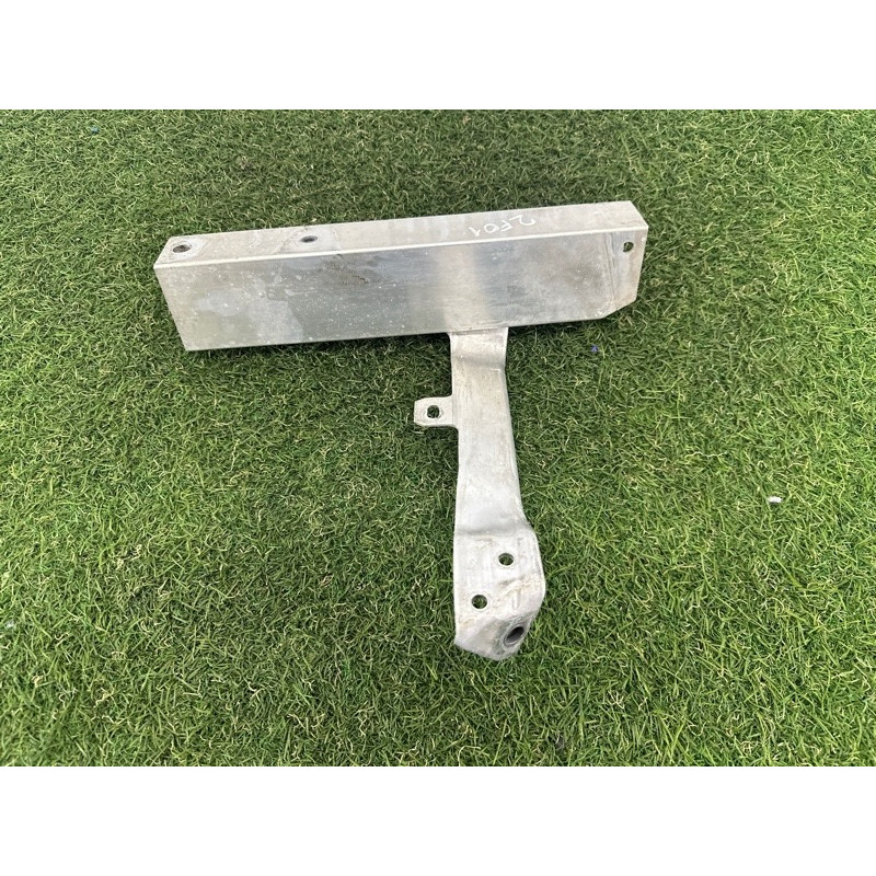 Кронштейн усилителя бампера (стекла и зеркала) BMW 7-series F01 2011 3.0 N54 51117273399