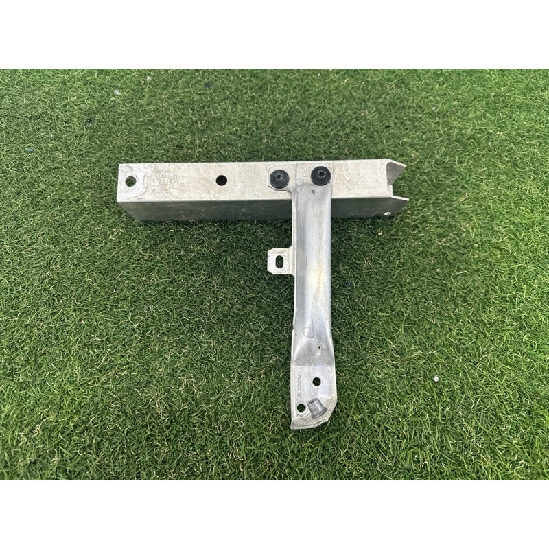 Кронштейн усилителя бампера (стекла и зеркала) BMW 7-series F01 2011 3.0 N54 51117273400