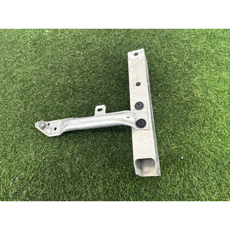 Кронштейн усилителя бампера (стекла и зеркала) BMW 7-series F01 2011 3.0 N54 51117273400