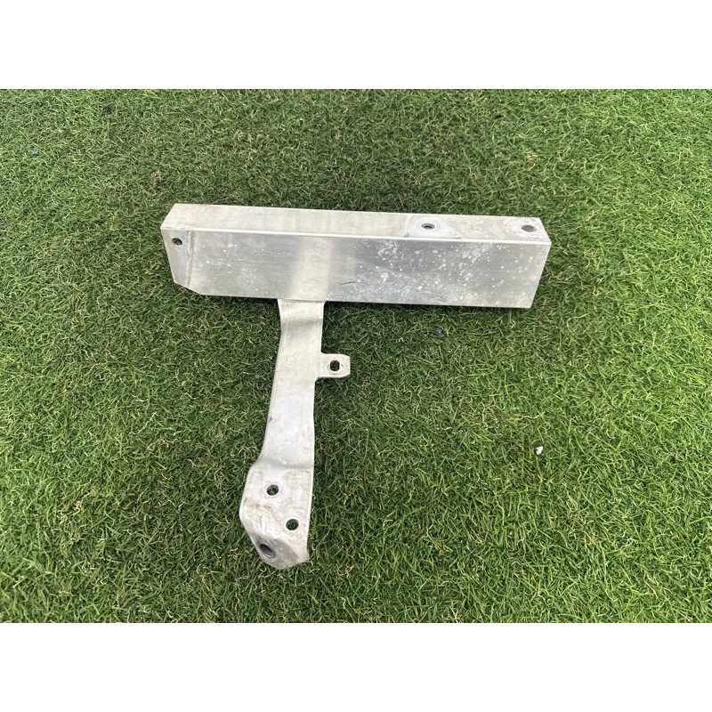 Кронштейн усилителя бампера (стекла и зеркала) BMW 7-series F01 2011 3.0 N54 51117273400