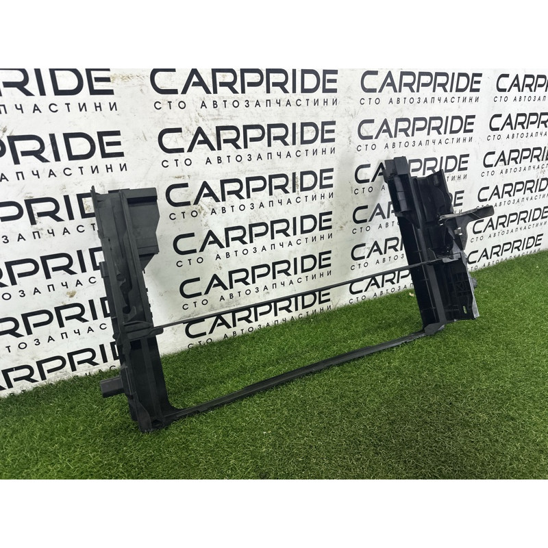 Рамка радиатора (кузов и элементы) BMW 7-series F01 2011 3.0 N54 17117804617