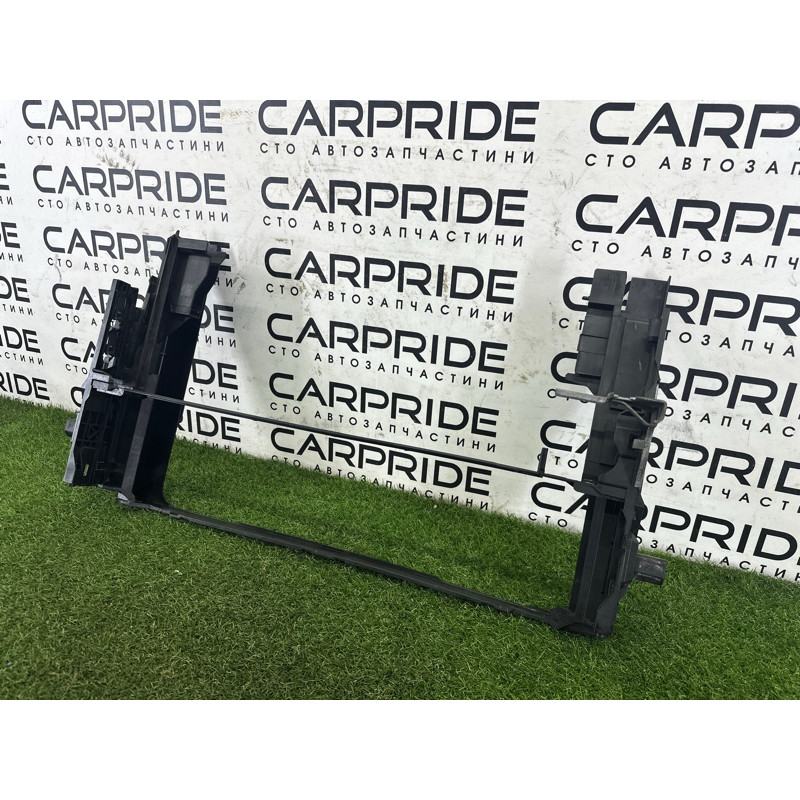 Рамка радиатора (кузов и элементы) BMW 7-series F01 2011 3.0 N54 17117804617