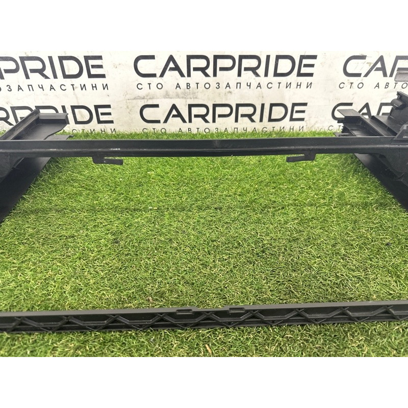 Рамка радиатора (кузов и элементы) BMW 7-series F01 2011 3.0 N54 17117804617