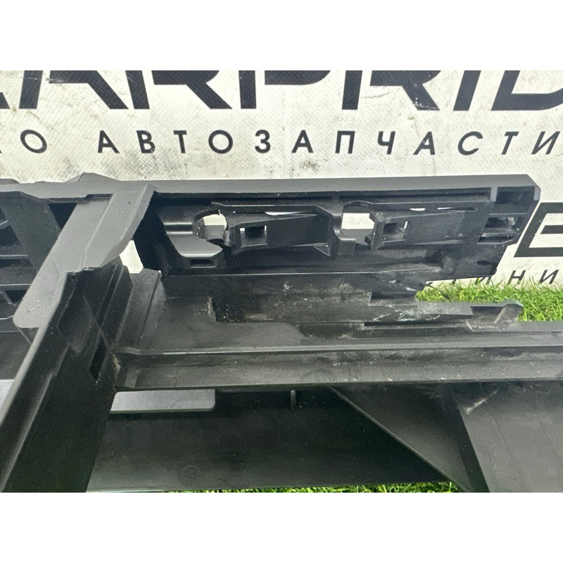 Рамка радиатора (кузов и элементы) BMW 7-series F01 2011 3.0 N54 17117804617