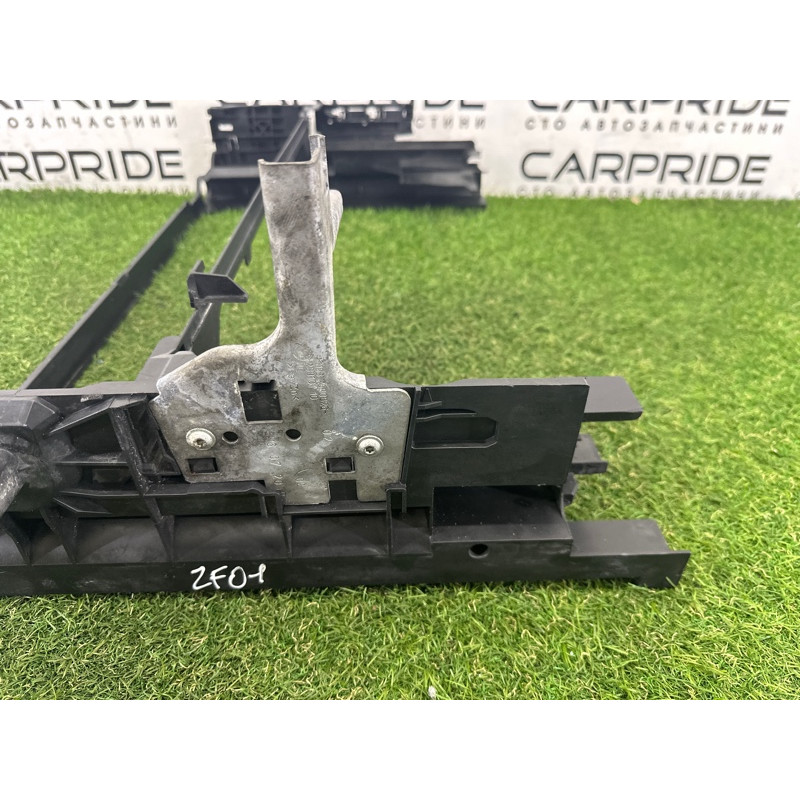 Рамка радиатора (кузов и элементы) BMW 7-series F01 2011 3.0 N54 17117804617