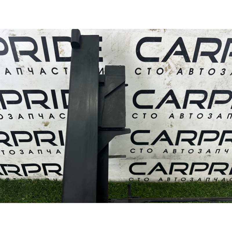 Рамка радиатора (кузов и элементы) BMW 7-series F01 2011 3.0 N54 17117804617