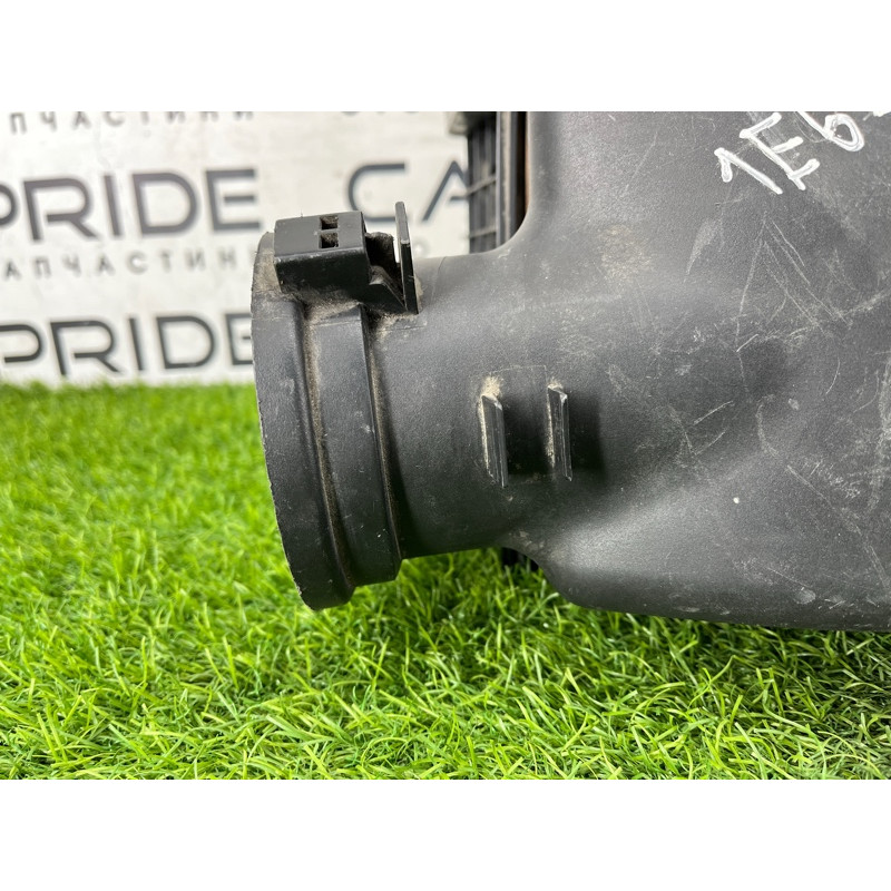 Корпус воздушного фильтра (впускная система) BMW 7-series E65 N62B44 13 71 7 501 198