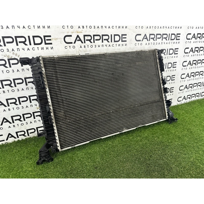 Радиатор охлаждения (система охлаждения) AUDI Q5 8R 2012 2.0 CAEB 8K0121251AJ