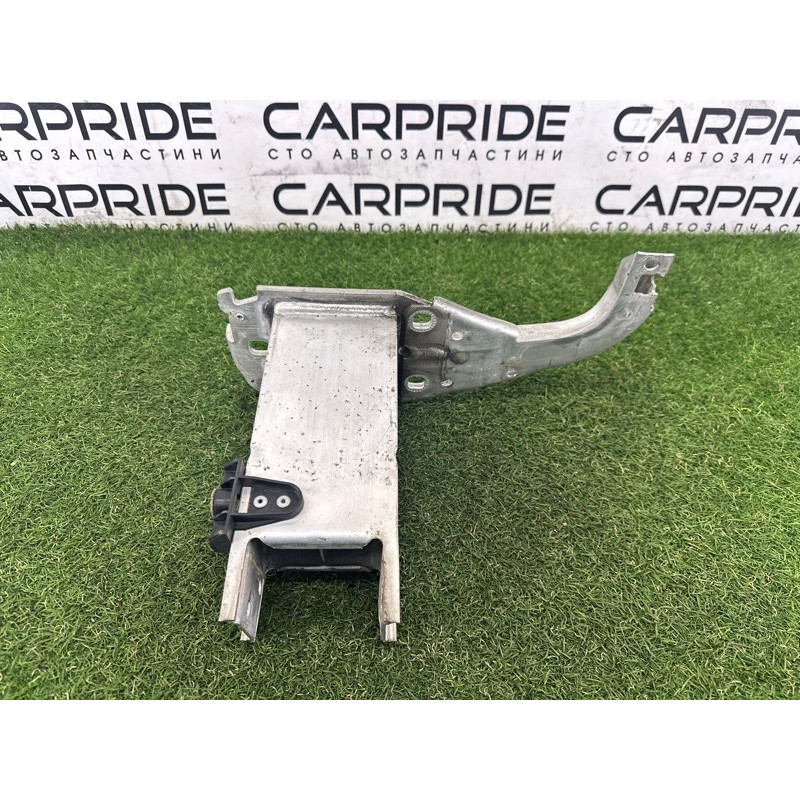 Кронштейн усилителя бампера (стекла и зеркала) AUDI A7 4G 2012 3.0 CGXB 4G0807134F