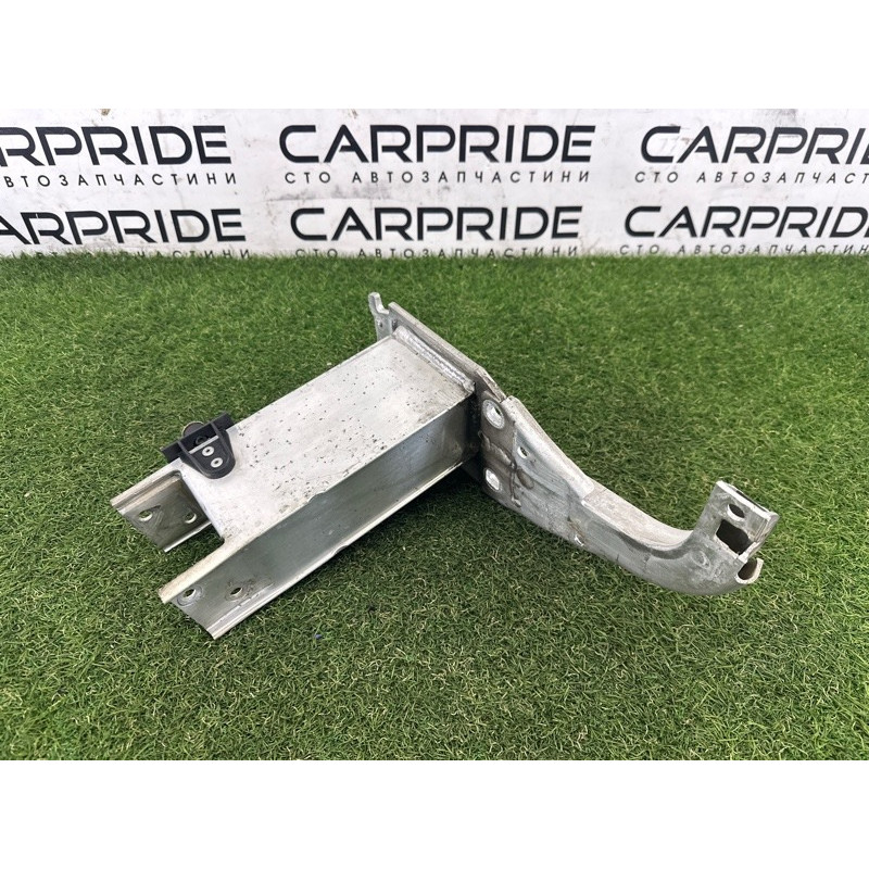 Кронштейн усилителя бампера (стекла и зеркала) AUDI A7 4G 2012 3.0 CGXB 4G0807134F