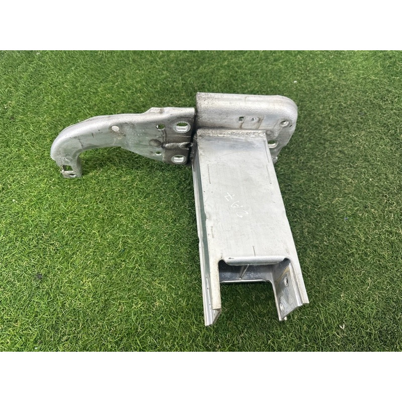 Кронштейн усилителя бампера (стекла и зеркала) AUDI A7 4G 2012 3.0 CGXB 4G0807134F