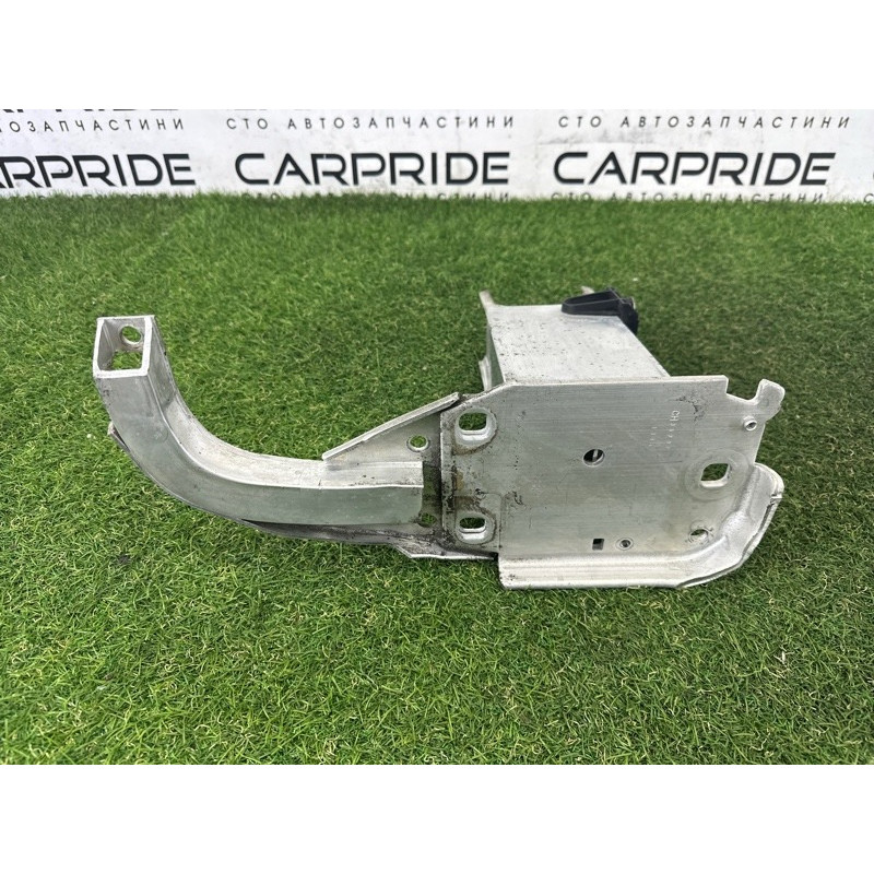 Кронштейн усилителя бампера (стекла и зеркала) AUDI A7 4G 2012 3.0 CGXB 4G0807134F