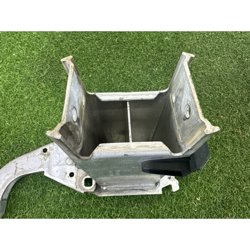 Кронштейн усилителя бампера (стекла и зеркала) AUDI A7 4G 2012 3.0 CGXB 4G0807134F