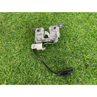 Замок капота