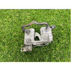 Замок капота